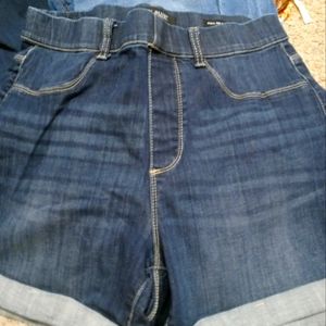 Judy Blue 1XL pull on denim shorts
